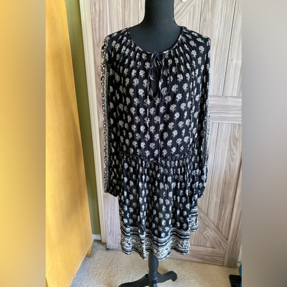 Zara Trafaluc black and white, long sleeve, floral print above the knee dress